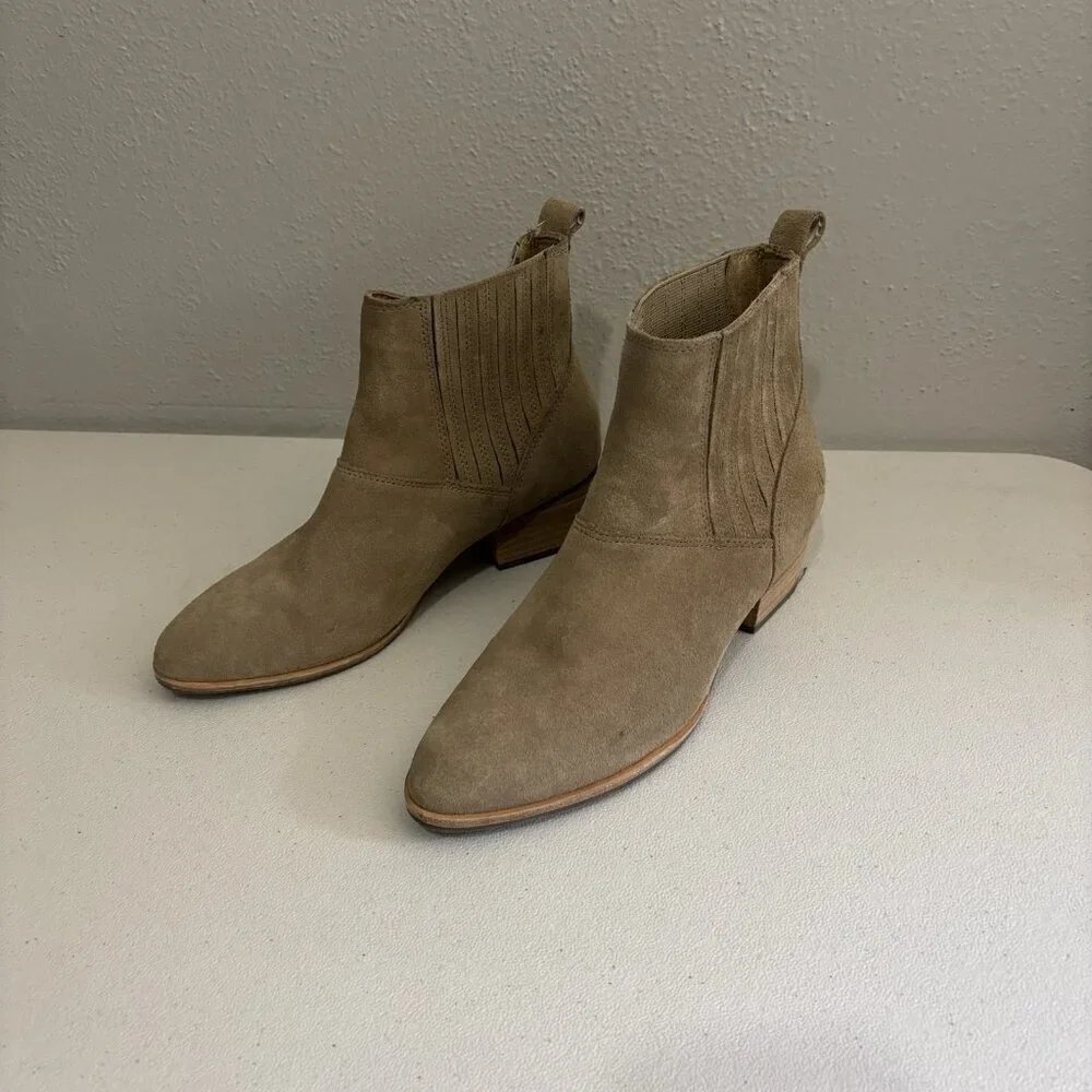 Hush Puppies Sierra Chelsea Suade Taupe Ankle Boots Women's Size 7.5 M